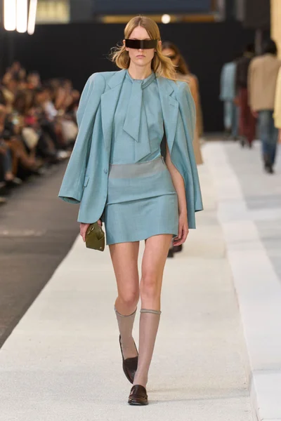 Look 13